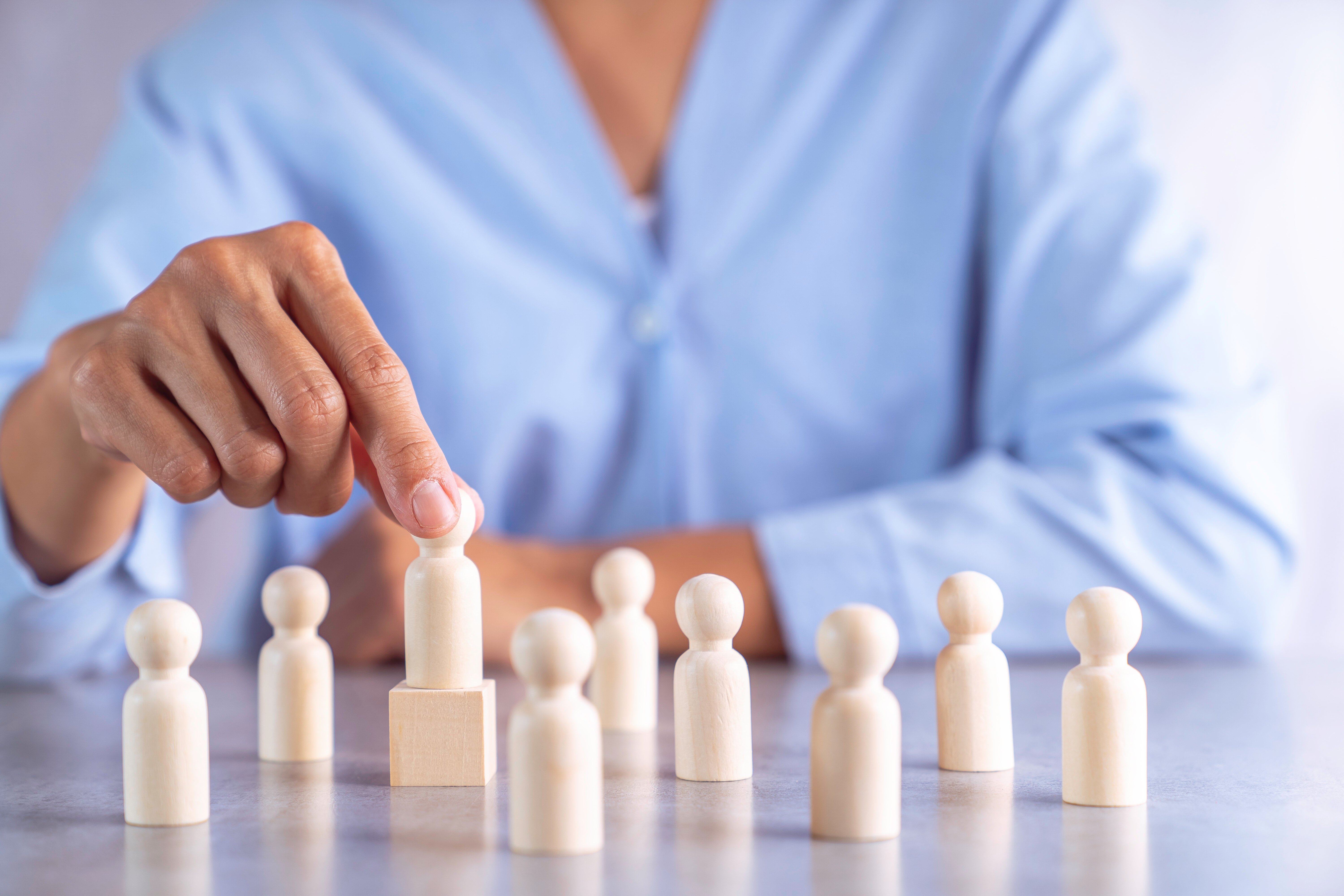 The HR is thinking of the best talent acquisition and retention tips.